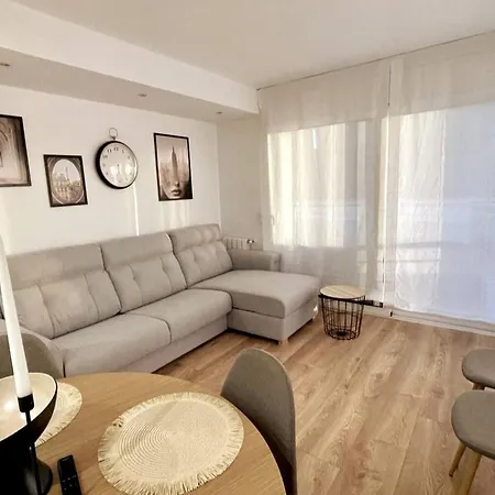 Luxurious 3-bedroom With Pool Near Apartament Lloret de Mar