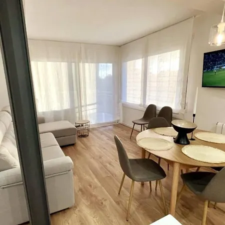 Luxurious 3-bedroom With Pool Near Apartament *