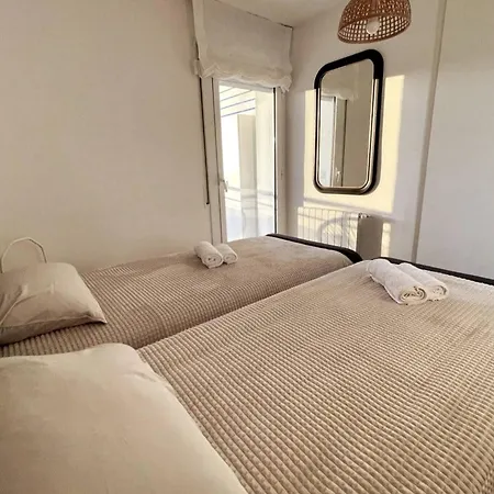 Apartament Luxurious 3-bedroom With Pool Near